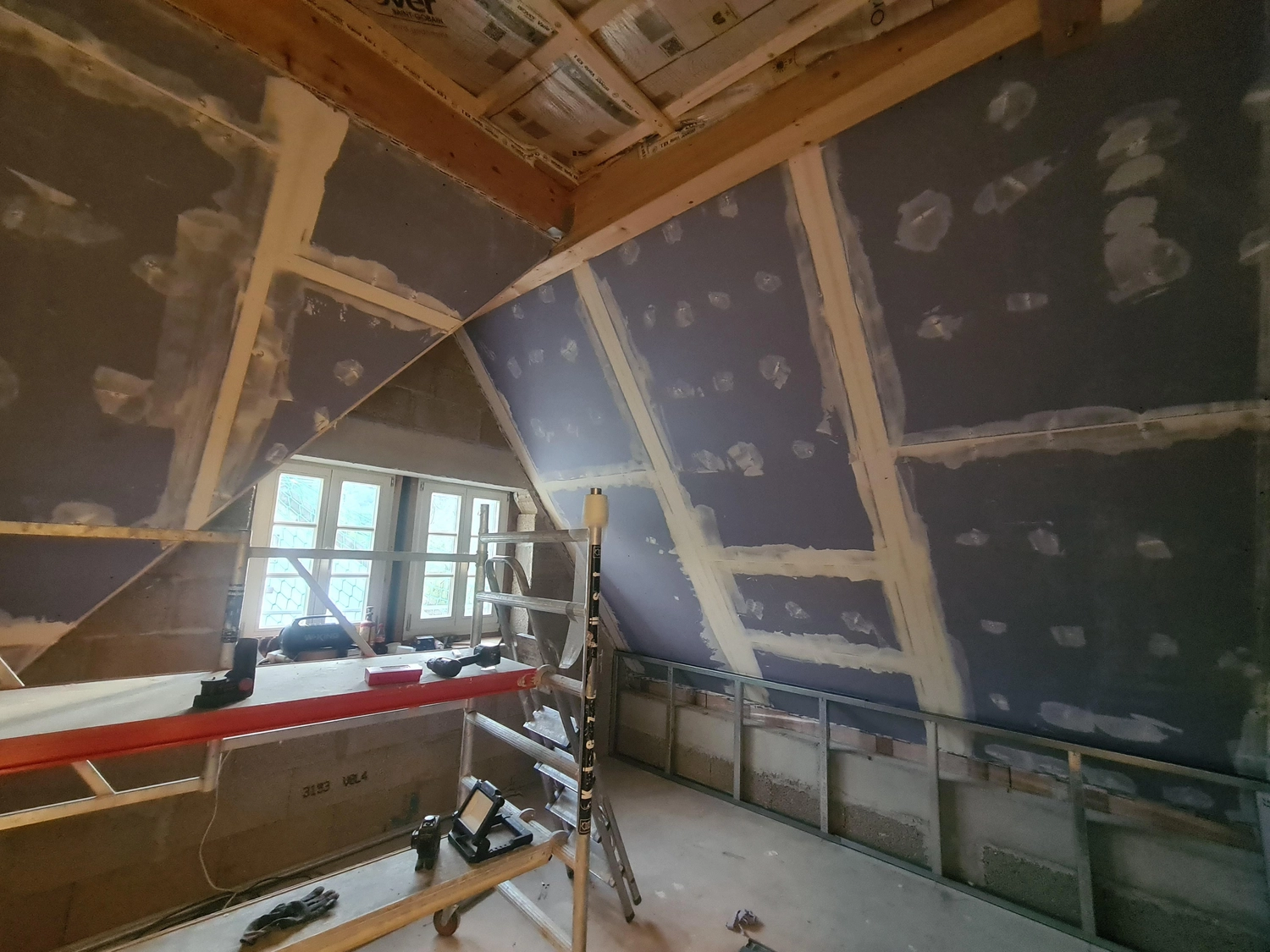 Stichnote - Sanierung der Dachfenster, Dämmung, Brandschutz und Trockenbauwände - Trockenbau 