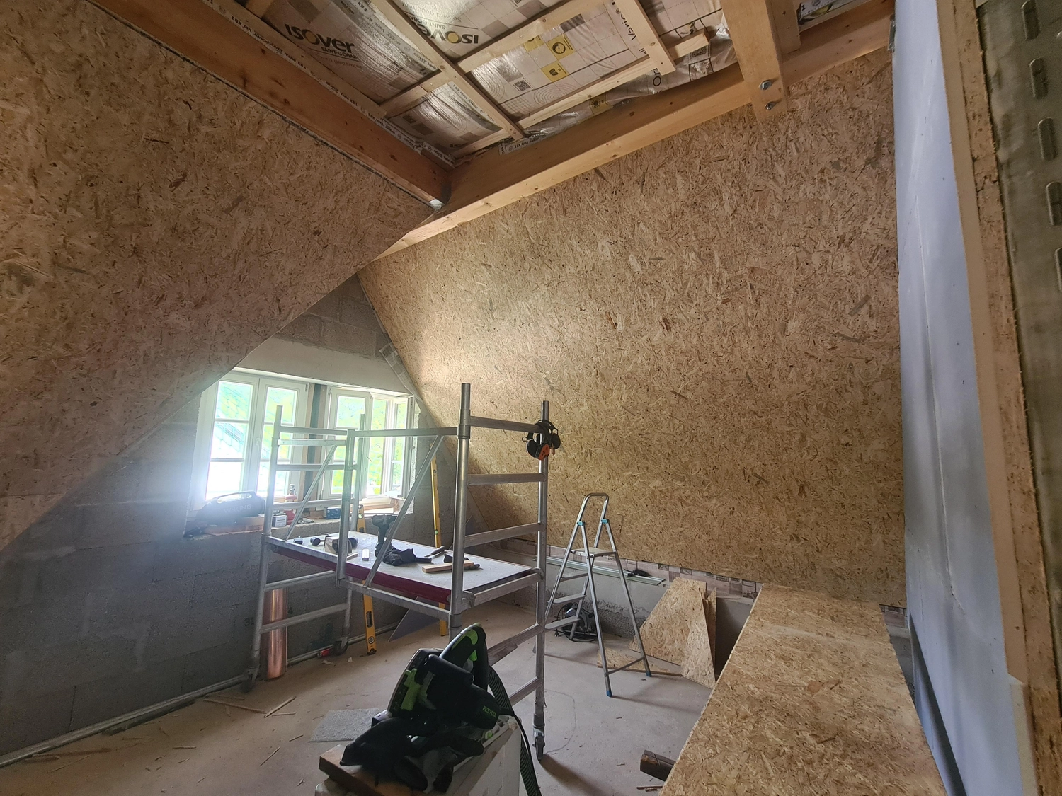 Stichnote - Sanierung der Dachfenster, Dämmung, Brandschutz und Trockenbauwände - Trockenbau 